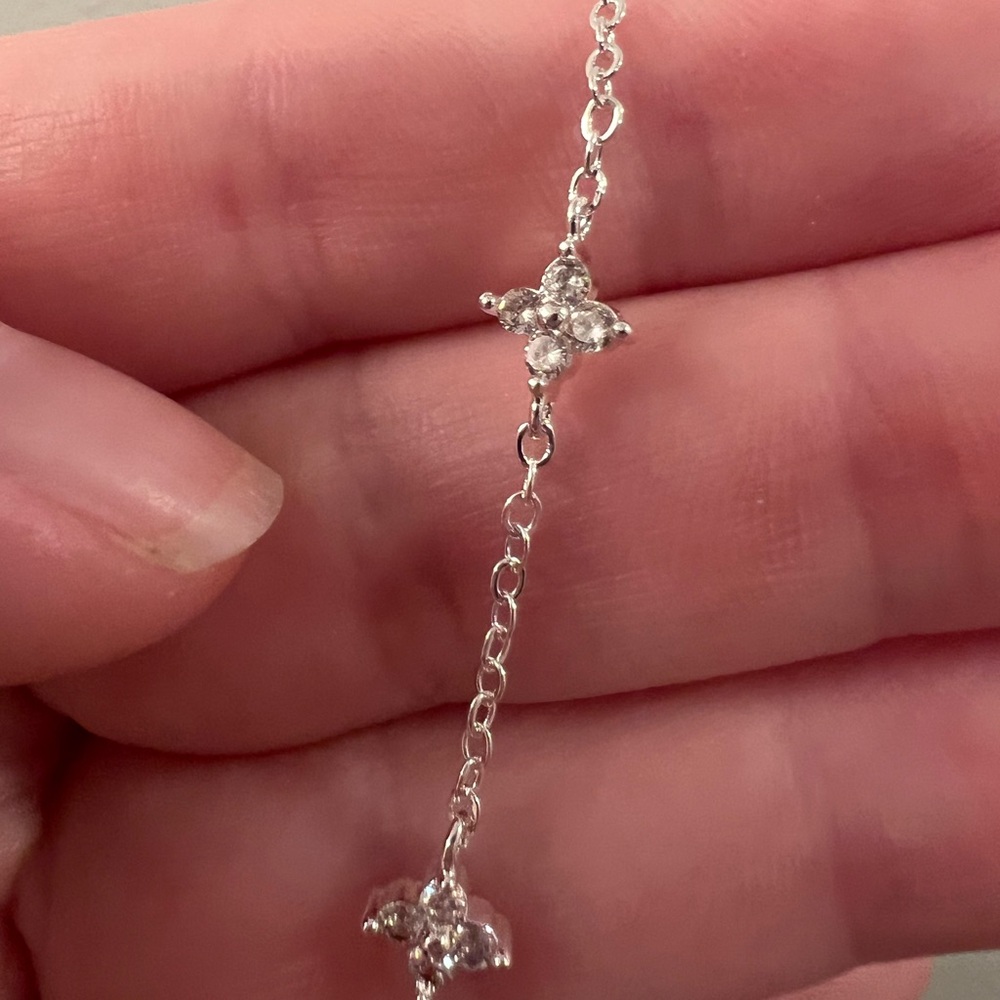 925 Sterling Silver Plated Clover Bracelet - Picture 3 of 6